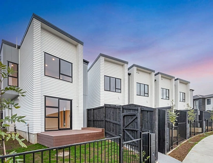 Unit 2/9 Bronzewater Drive, Silverdale, Rodney, 3房, 2浴, 独立屋