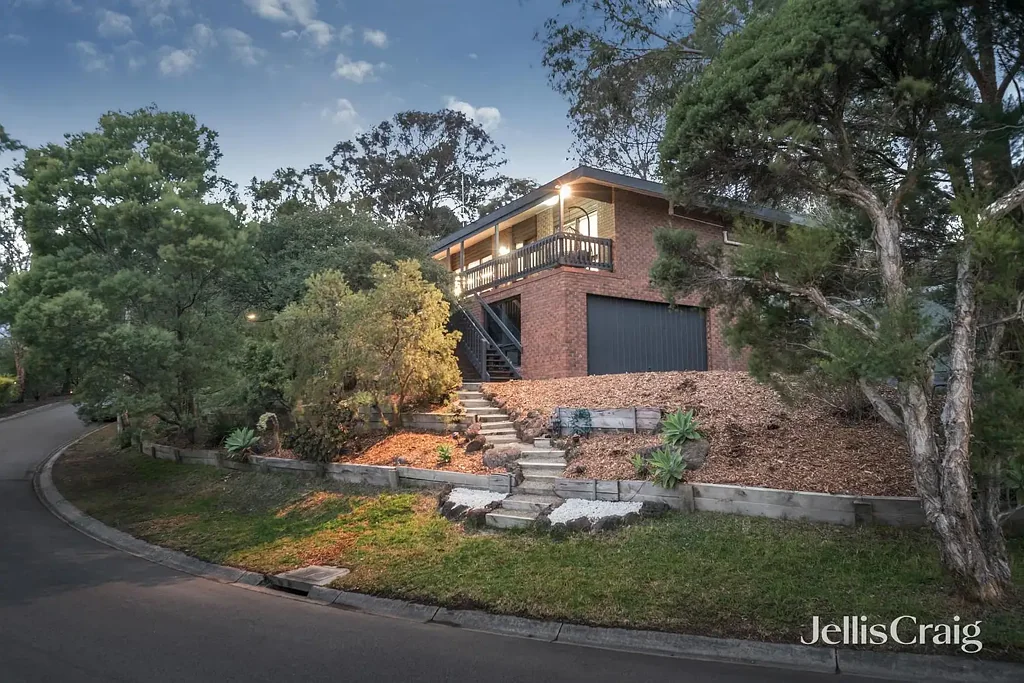 8 Tadema Crescent, Eltham, VIC 3095