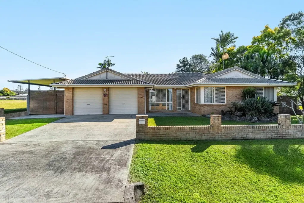 Casino 3 Bedroom 🧱 Low-Set Brick Beauty – Dual Living Potential + Investor Appeal!