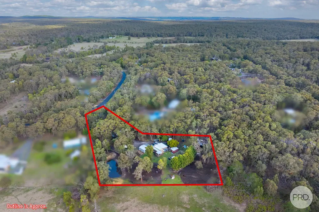 Snake Valley 2 Bedroom Tranquil Acreage Retreat - Rustic Charm Meets Modern Comfort