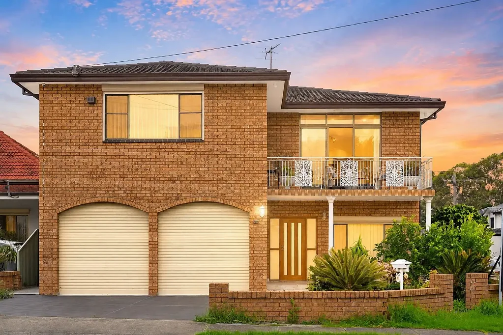 Beverly Hills 4ਬੈੱਡਰੂਮ Multi-Generational Family Living at Its Finest | Full Brick, Fully Renovated & Exceptionally Versatile
