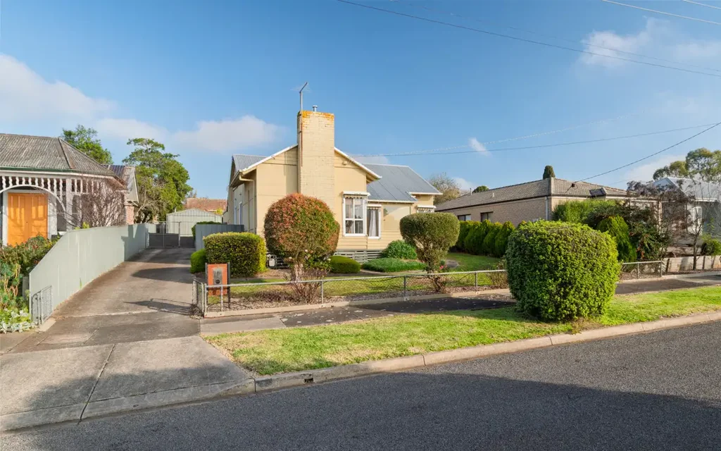 Camperdown 2 Bedroom Home With Plenty Of Potential.