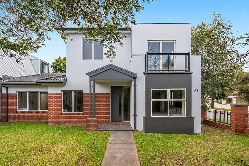 Moonee Ponds 3房 阳光充沛、宽敞、时尚且宁静 Sunlit, Spacious, Stylish & Serene