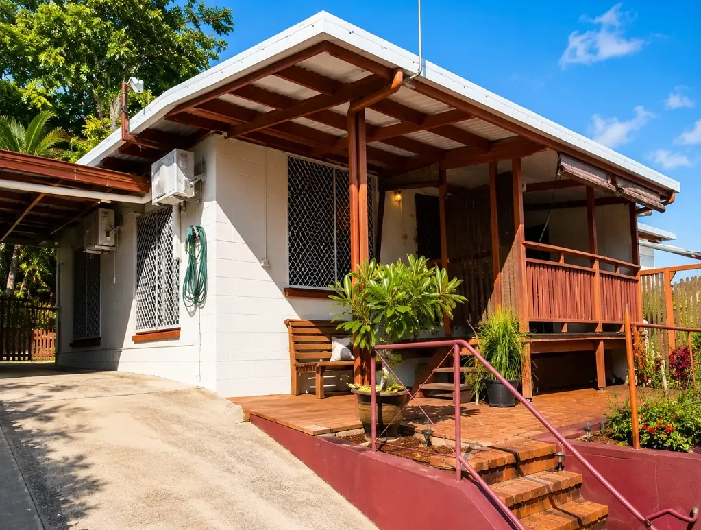 Townsville City 4房  Elevated Duplex Investment with Stunning City Views