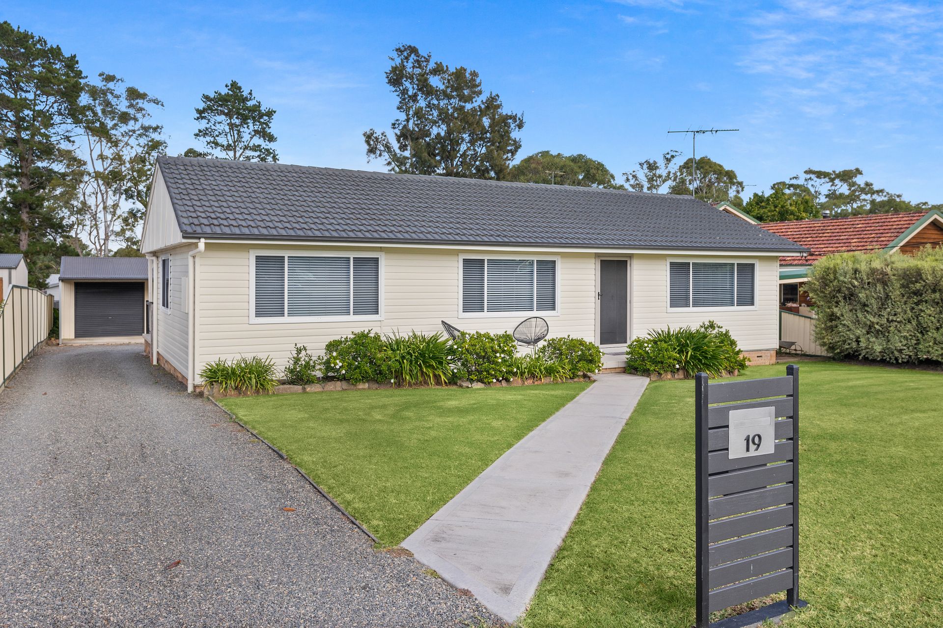 19 TRENTHAM AV, DOUGLAS PARK NSW 2569, 0 habitaciones, 0 baños, House