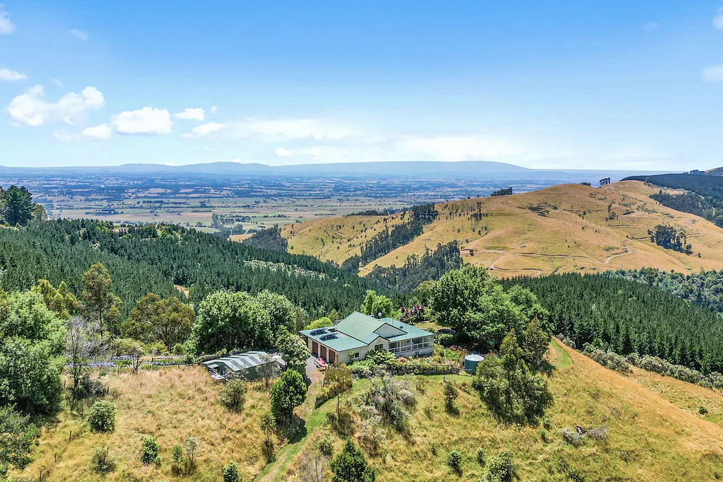 Cloverlea Magnificent Hilltop Views - 15 acres Cloverlea