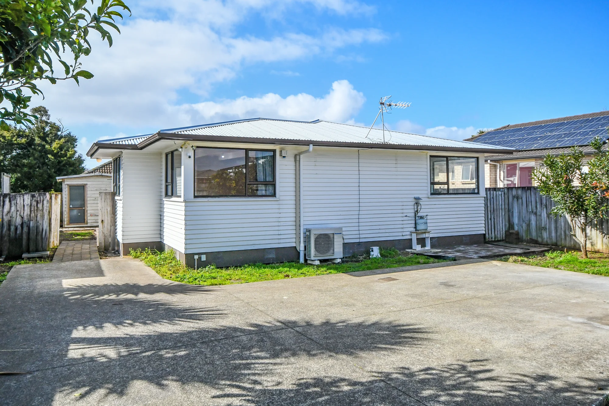 Manurewa 3房 MEET RUSSELL - SHE'S GOT SPACE & STYLE