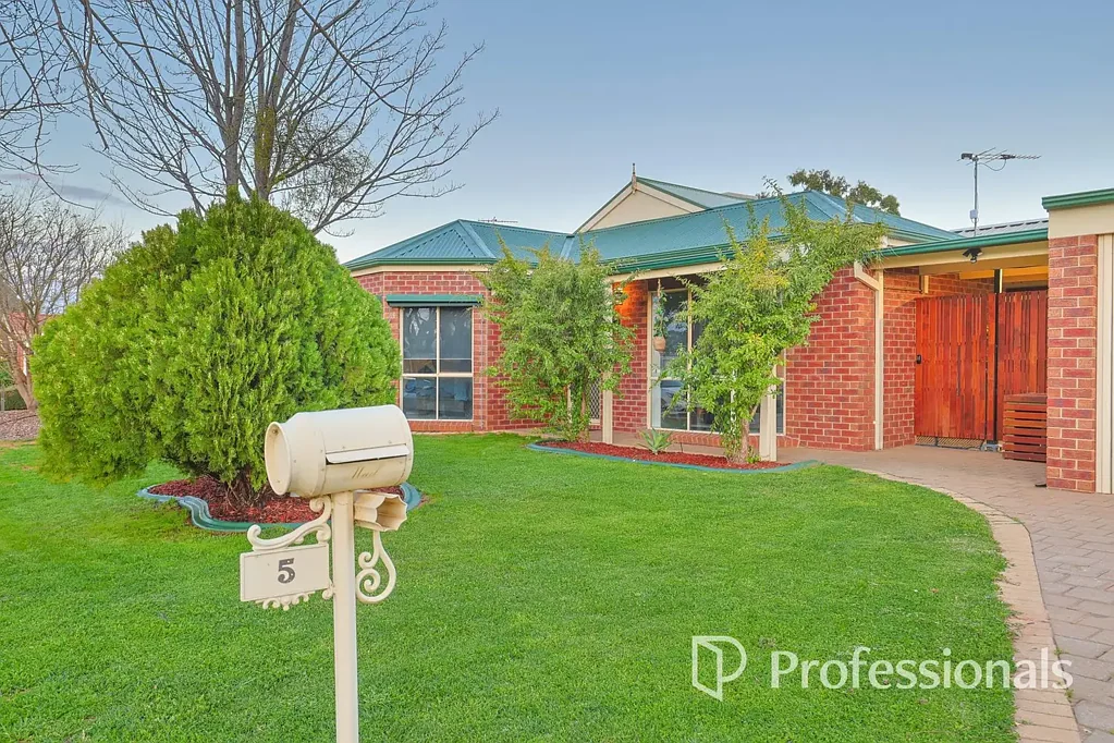 Mildura 3Kwarto Fully Renovated, 2 Living Areas, Drive-Through Garage