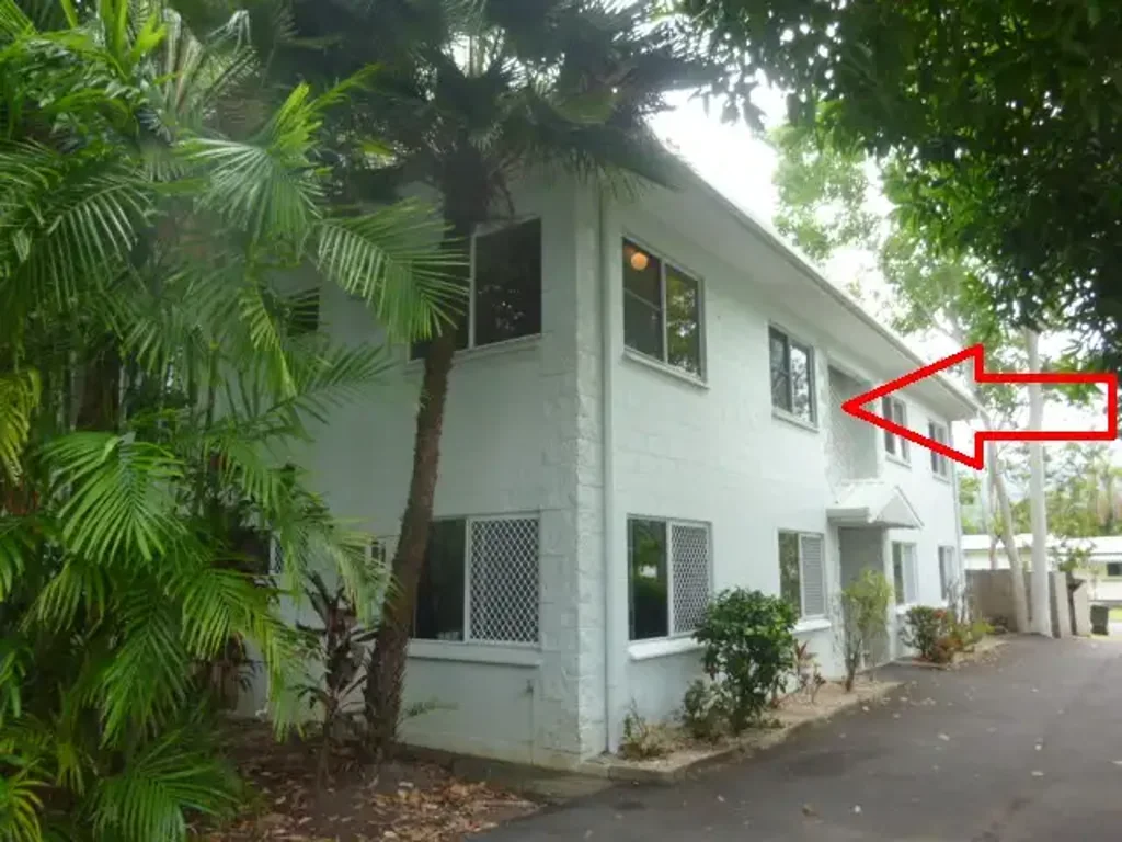 PRIVATE UNIT IN SMALL COMPLEX - WALKING DISTANCE TO BEACH