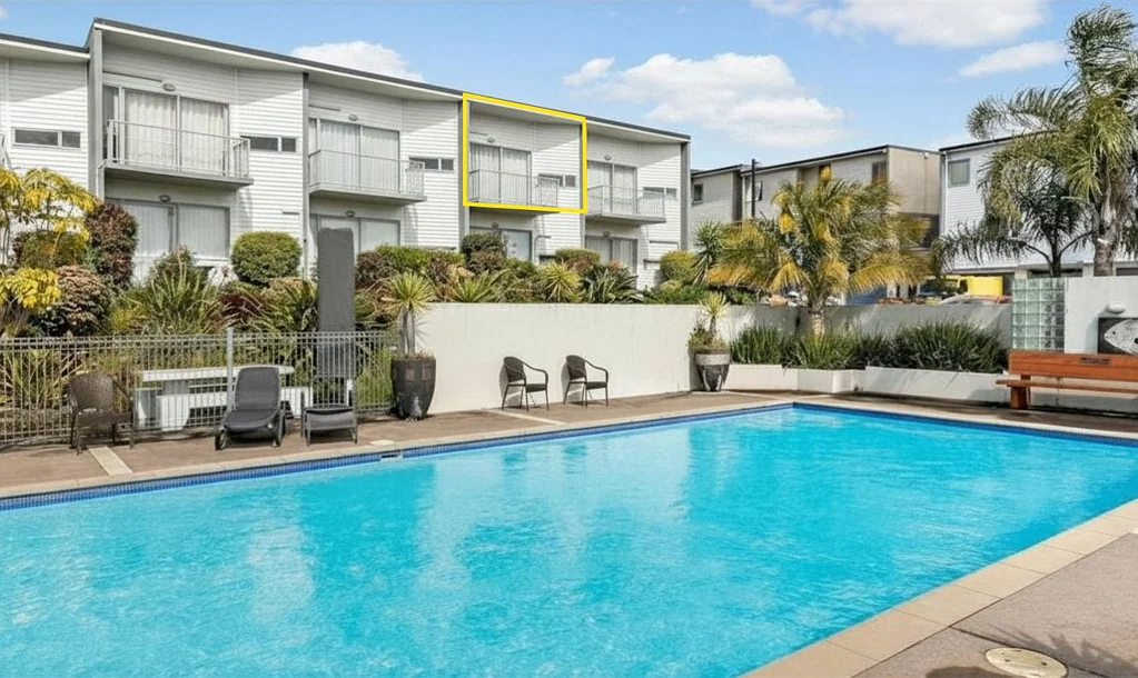 1-Bedroom flat with carpark and view