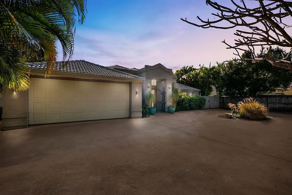 94 Kintyre Street, Brookfield, QLD 4069