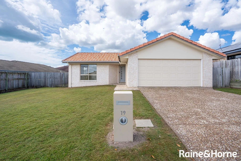 19 Picadilly Circuit, Urraween, QLD 4655