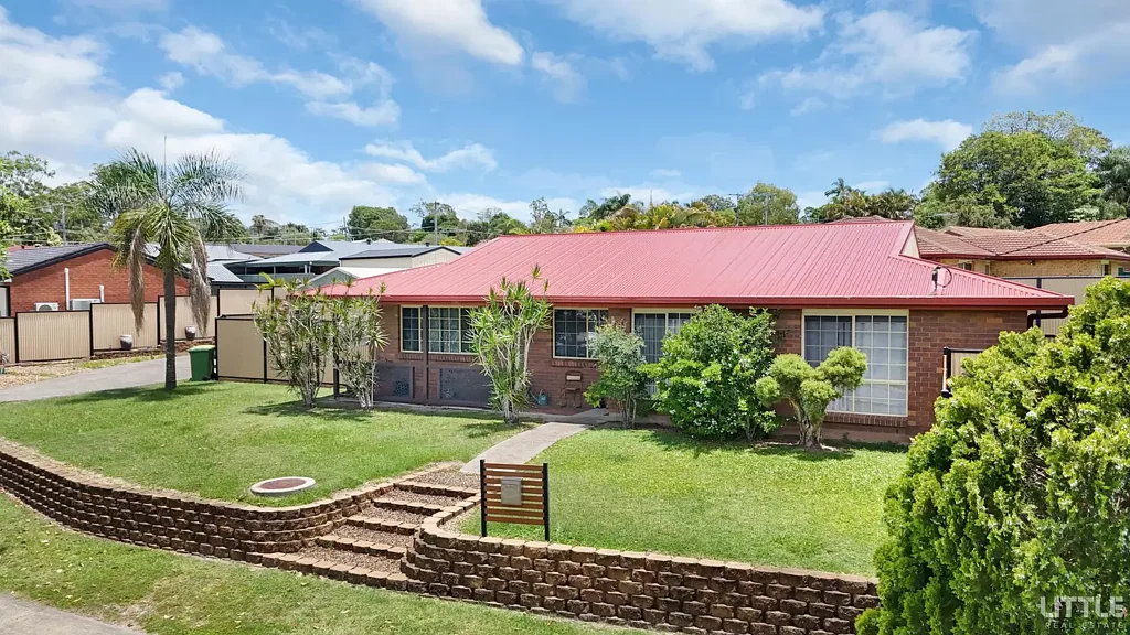 Boronia Heights 3 Slaapkamer A big shed, new roof & on an 808sqm corner block.....what more could you want??