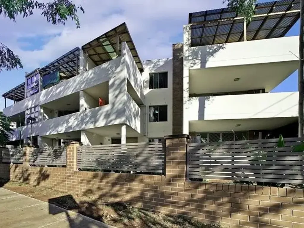 MODERN LIVING NEAR ALL AMENTIES!