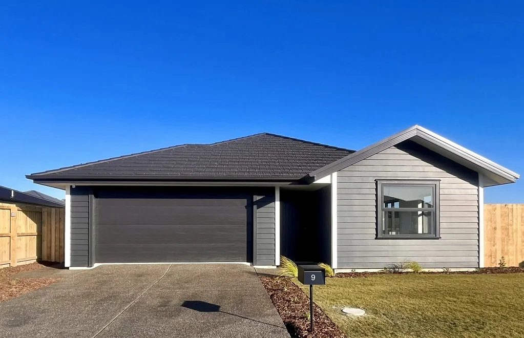 Kennedy's Green modern and sunny 4 bedroom!