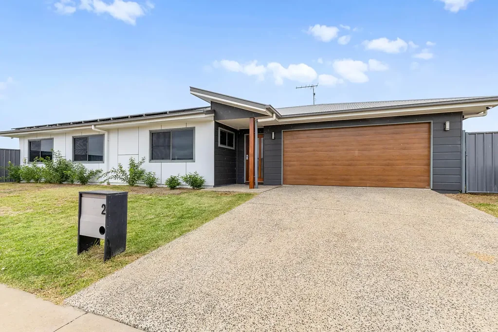 2 Vale Street, Emerald, QLD 4720