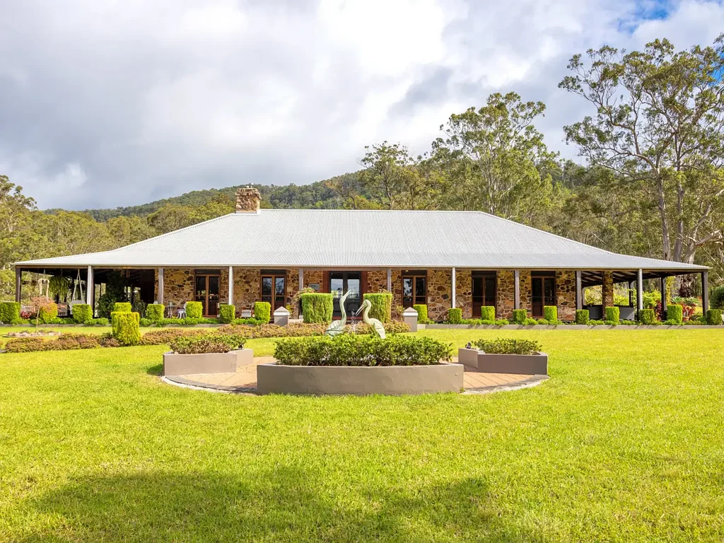 Wherrol Flat 3ห้องนอน "Tamarind Lodge" – A Rare 112-Acre Estate of Masterful Craftsmanship