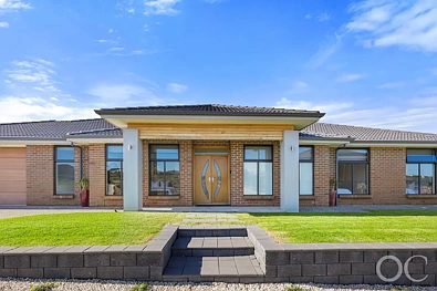 Moana 5 Slaapkamer Open the Door to Executive Coastal Living