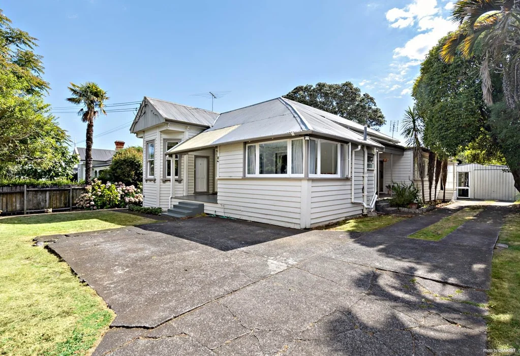Epsom 5 Bedroom Blue Chip Epsom Property on 1,157sqm - DGZ