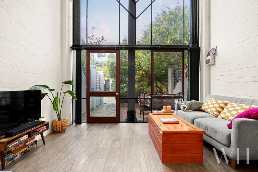 Fremantle 1ห้องนอน Iconic Fremantle Warehouse Conversion with Architectural Appeal