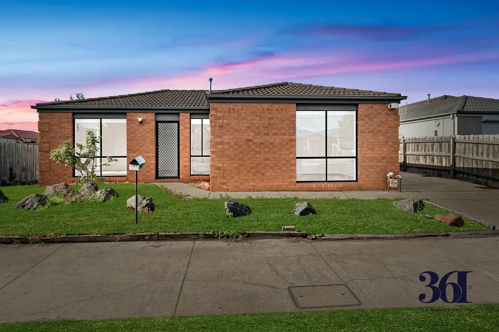 !! For Lease: Generous Family Home in Central Werribee – Near Schools, Shops & Public Transport !!