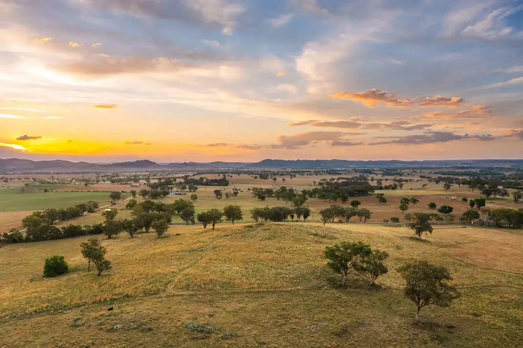 Gulgong  Elevated Grazing & Lifestyle Acres with Views and Dwelling Entitlement Just Minutes from Town