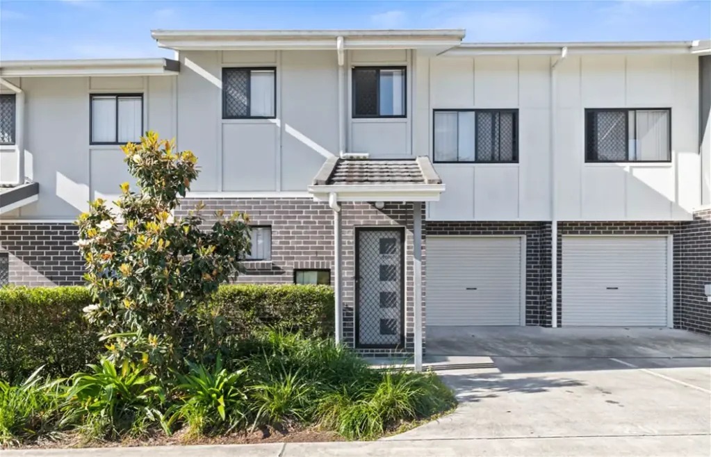 For Lease: Contemporary 3-Bedroom Residence in the Heart of Doolandella