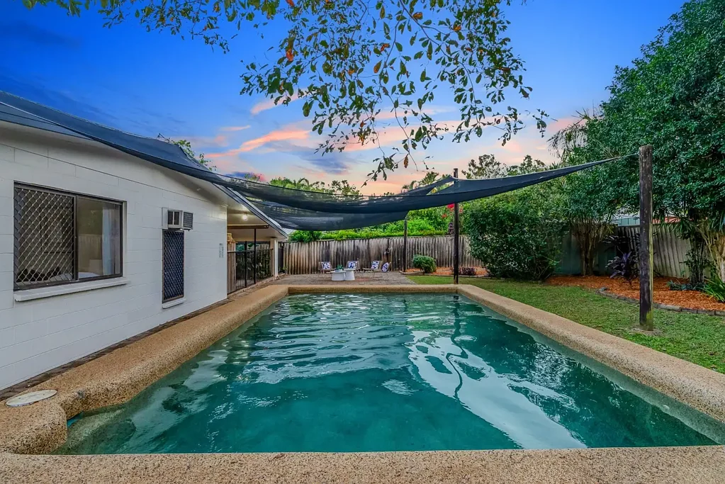 Whitfield 4कमरा Private poolside living in prestigious Whitfield