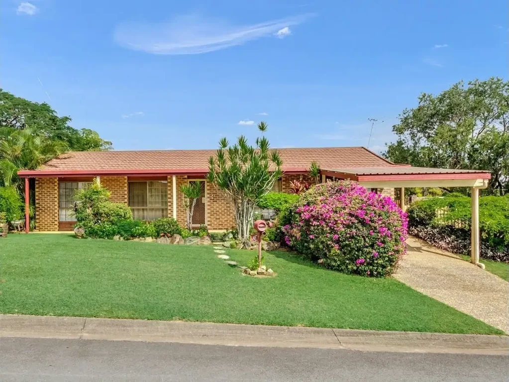 Beautiful low maintenance home.