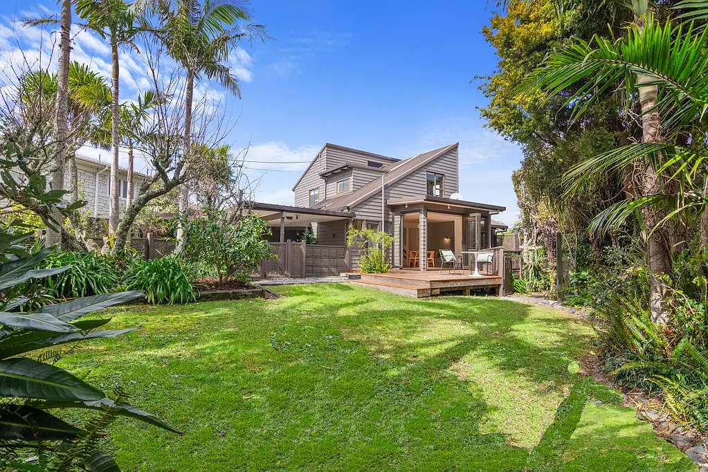 Browns Bay 3chambre Sun-Soaked with Expansive Sea Views