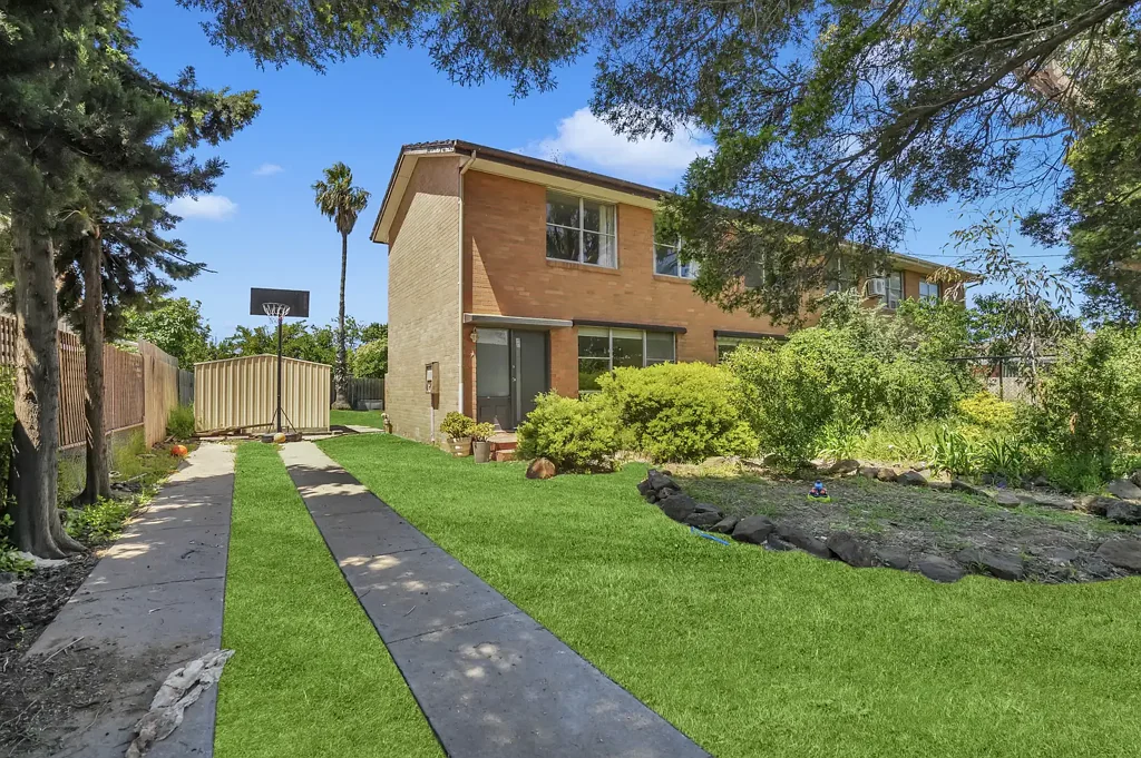 Laverton 3房 宽敞的家庭住宅，占地宽敞的 580 平方米地块！！！ Spacious Family Home on a Generous Block!!!
