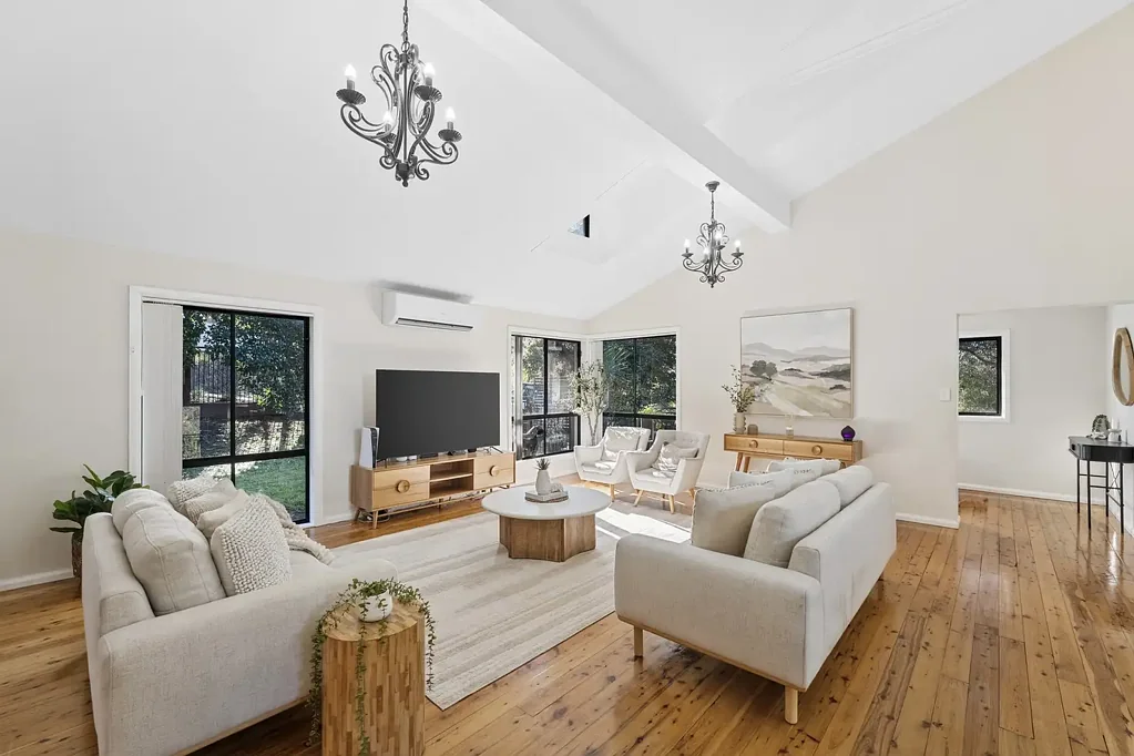 Lisarow 6 Bedroom Spacious Multi-Level Family Home with Versatile Living & Modern Comforts
