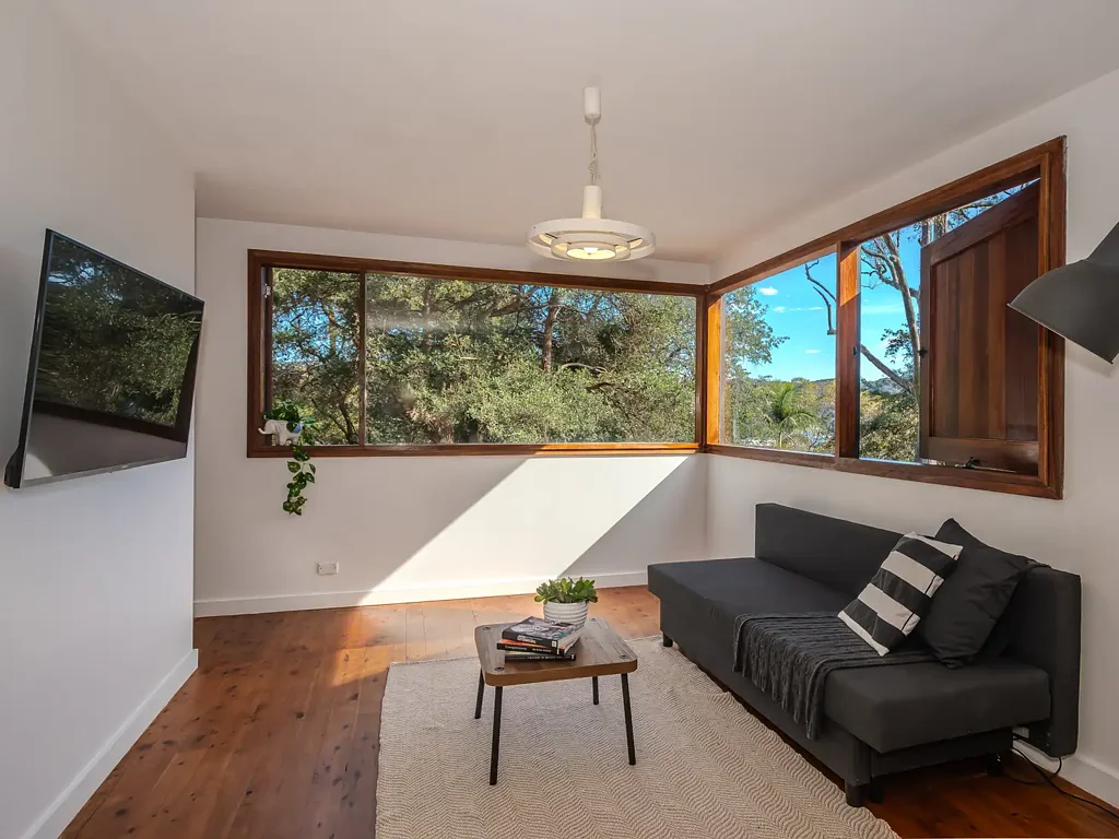 Scotland Island 2 Bedroom Stylishly Renovated Home in a Sun-Soaked Position