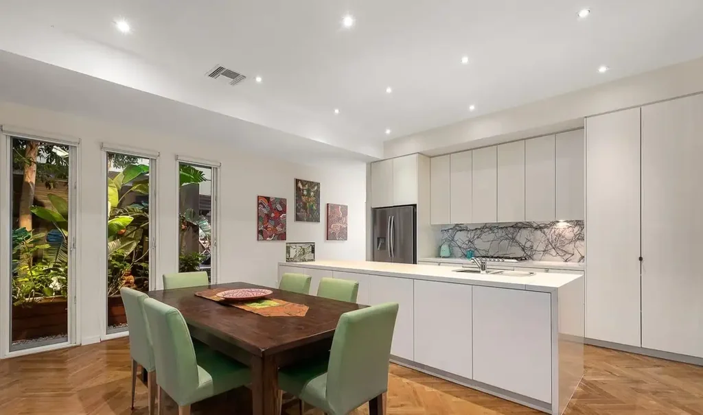 CAULFIELD PARK ON YOUR DOORSTEP!