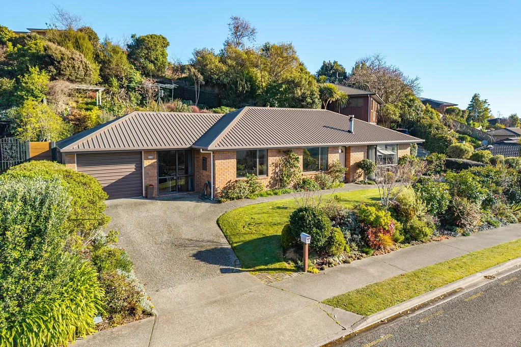 Richmond 3 Slaapkamer 3 Bedrooms + Office + Rumpus + Views!