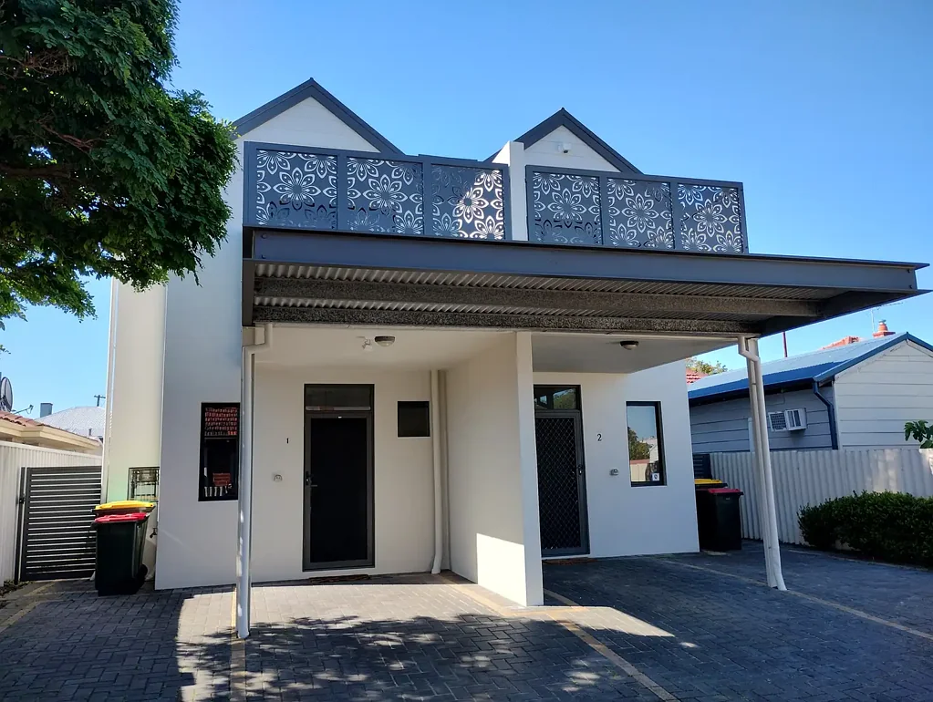 2x2x2 DUPLEX TOWNHOUSE (accessed from Eucla St)