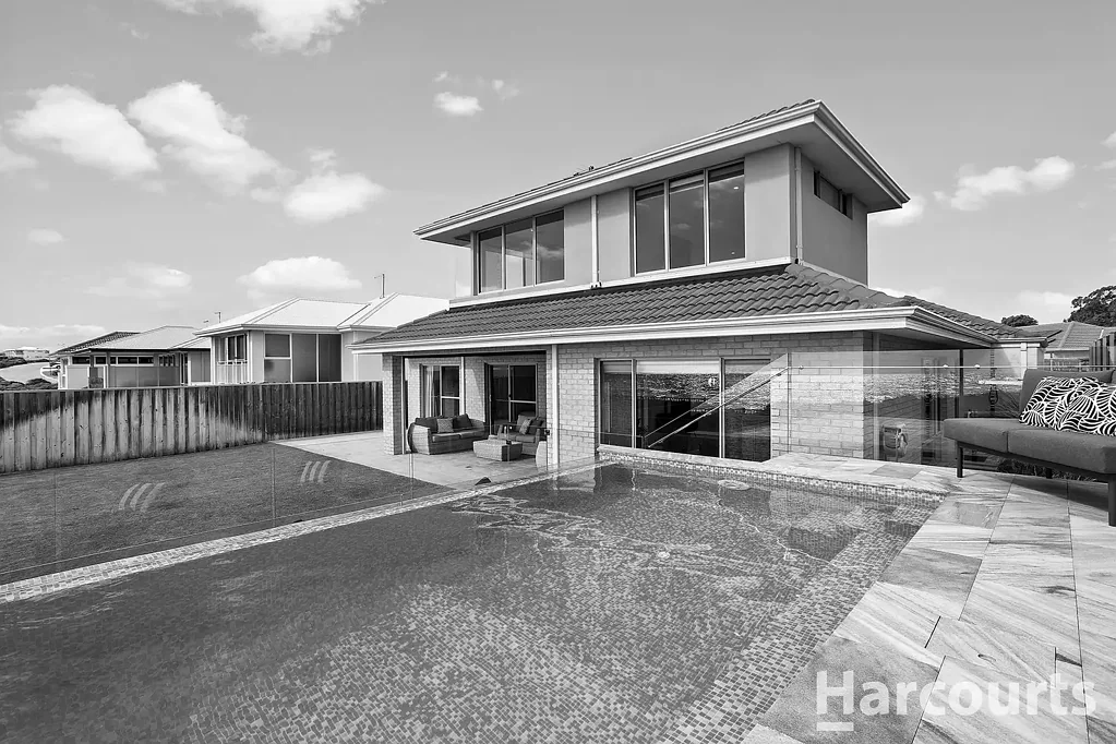 8 Serrata Way, Halls Head, WA 6210