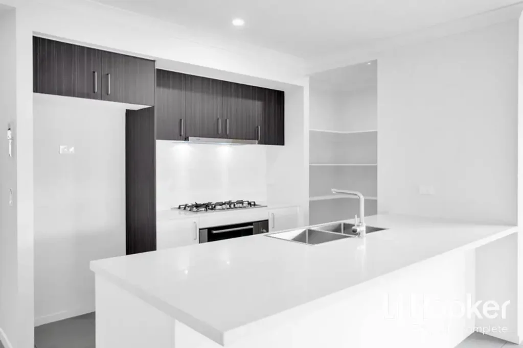 STUNNING FAMILY HOME IN FLAGSTONE WITH DUCTED AIR + QUALITY