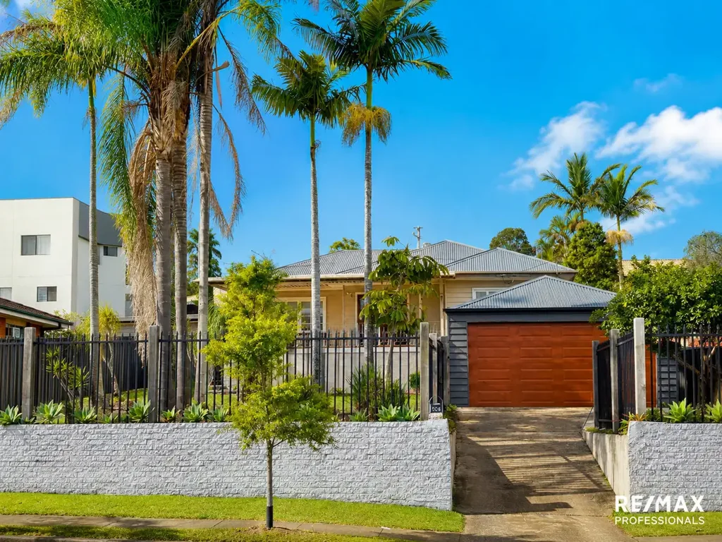 Sunnybank Hills 3房 Sunnybank Hills稳定区域 573m²平地地块 三卧采光佳 多功能生活区 无缝室内外连接 方便Pinelands Plaza Lifestyle, Land Value & Home Business Potential