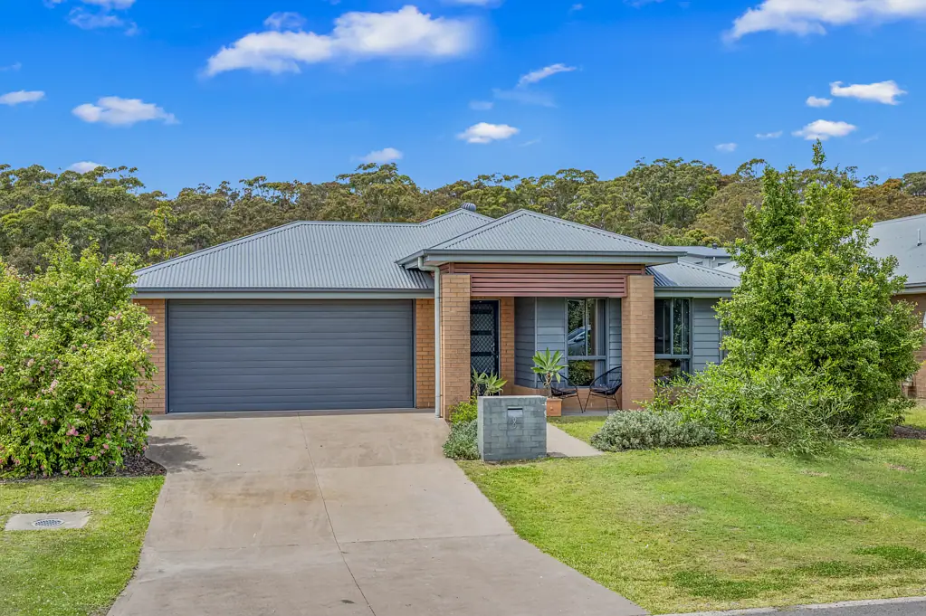 8 Apple Street, Fern Bay, NSW 2295