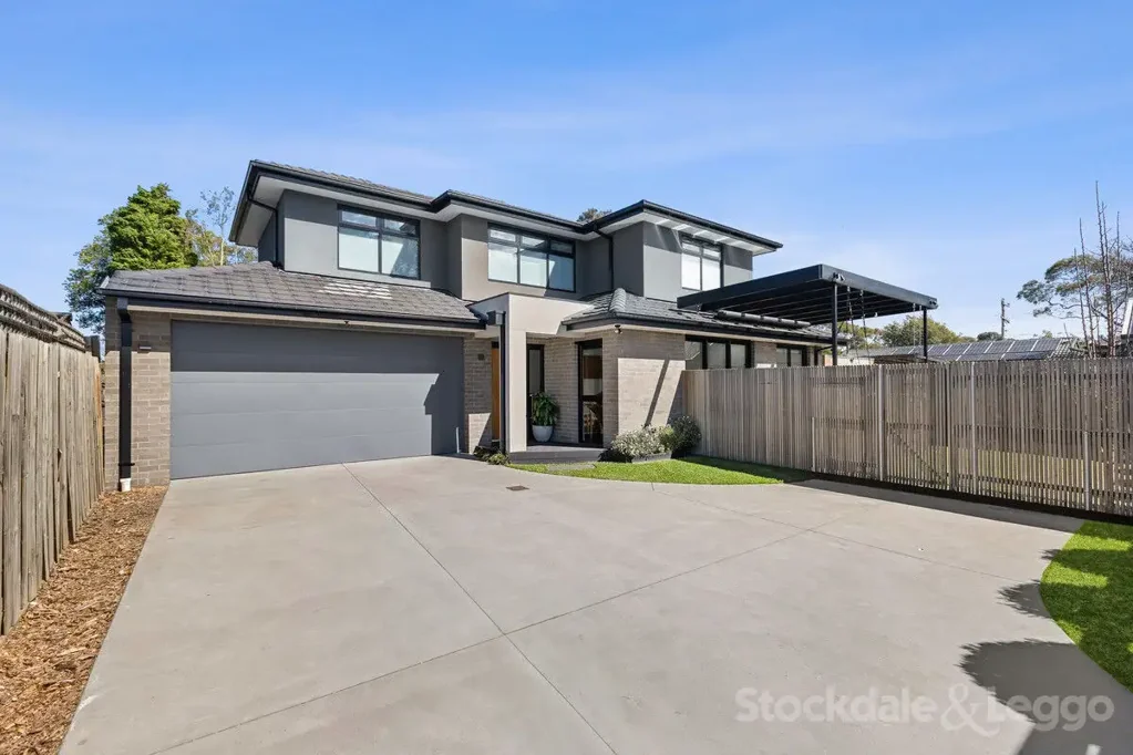 Stunning Modern Townhouse – 2/38 Renwick Road, Ferntree Gully.