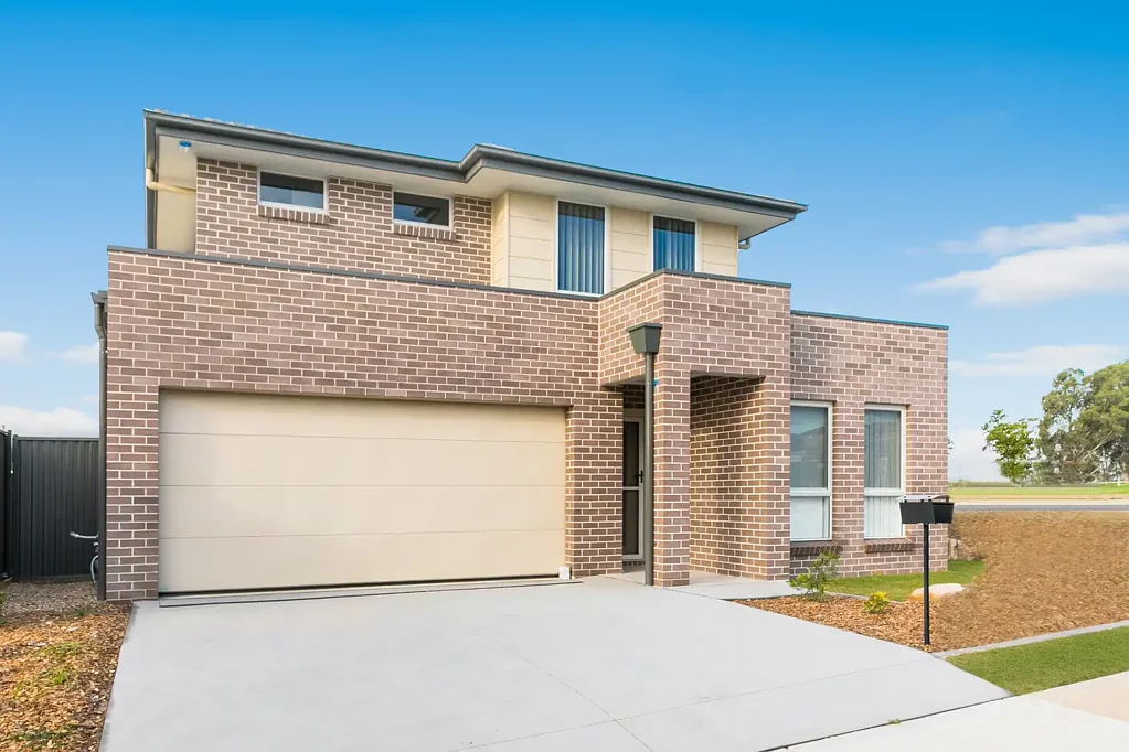 Family House with Floorboards and Double Garage