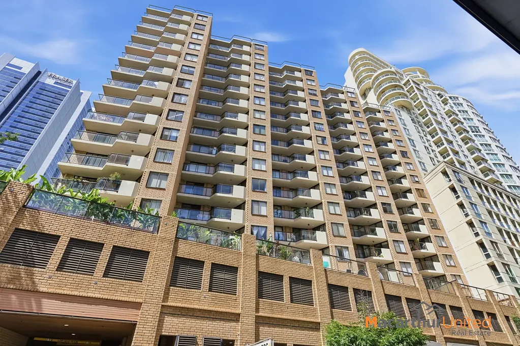 Sydney 2房 CBD中心精装公寓 光线充足起居区 私人阳台享城市活力 便利交通近标志性景点 咖啡馆餐厅购物娱乐云集 Vibrant and Convenient Living In The Heart Of Sydney's CBD
