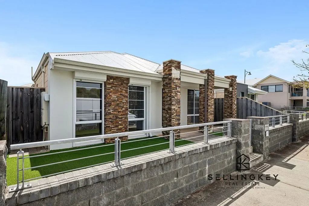 Canning Vale 3房  SellingKey presents 2/2 Malting Court!