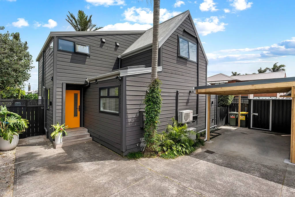 2/220 Point Chevalier Road, Point Chevalier, Auckland City, Auckland
