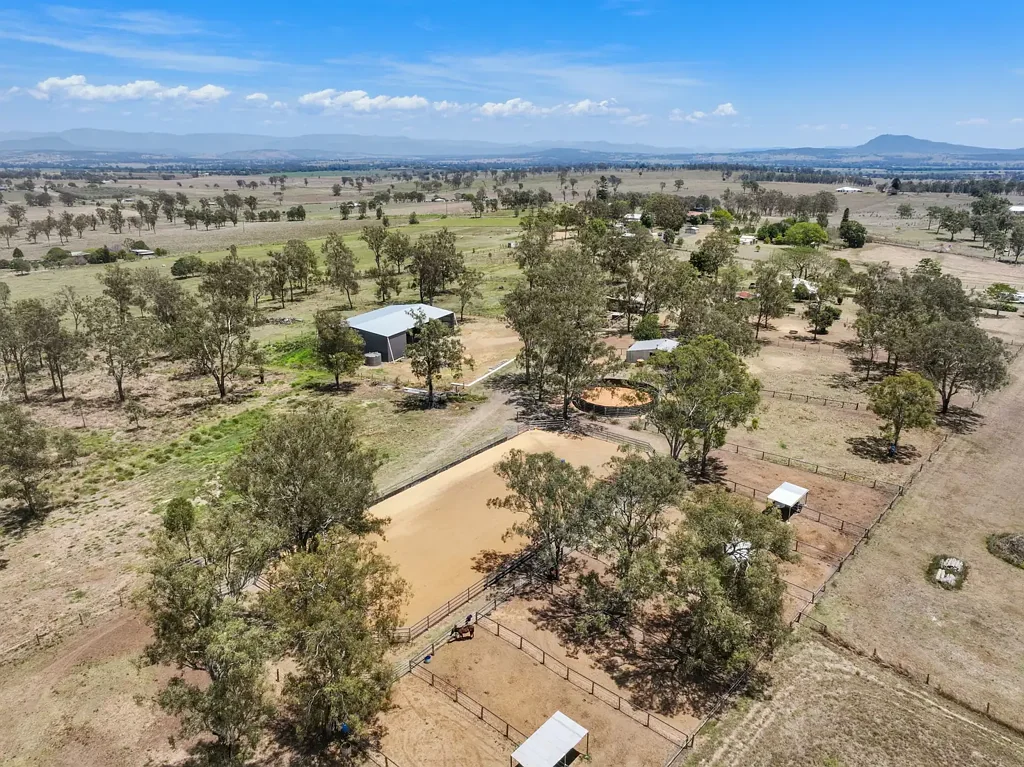 Milora A Horse Enthusiast Acreage Property with Scenic Rim Views