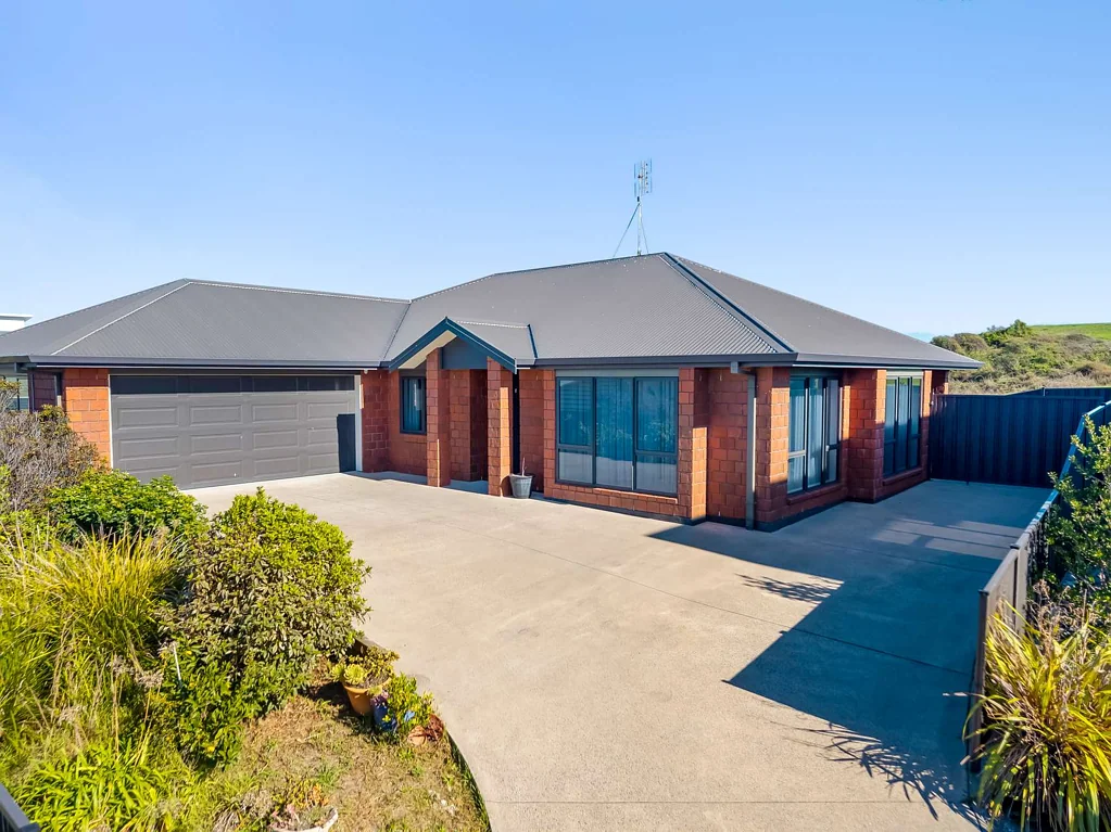Coastlands 3房  Beautiful Coastal Setting, Walk to the Beach!
