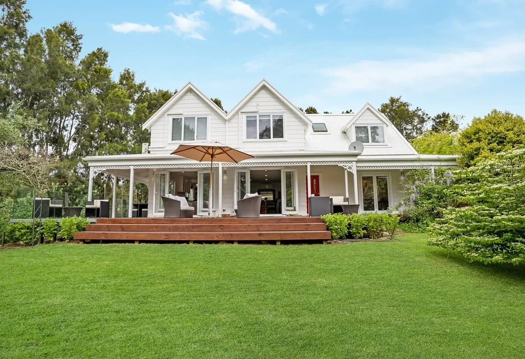 PREMIUM COUNTRY LIVING CLOSE TO PUKEKOHE