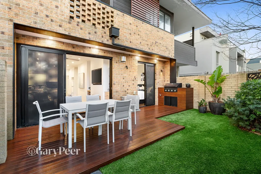 Carnegie 2房 设计师住宅，位于热门地段 Designer living in a sought-after location
