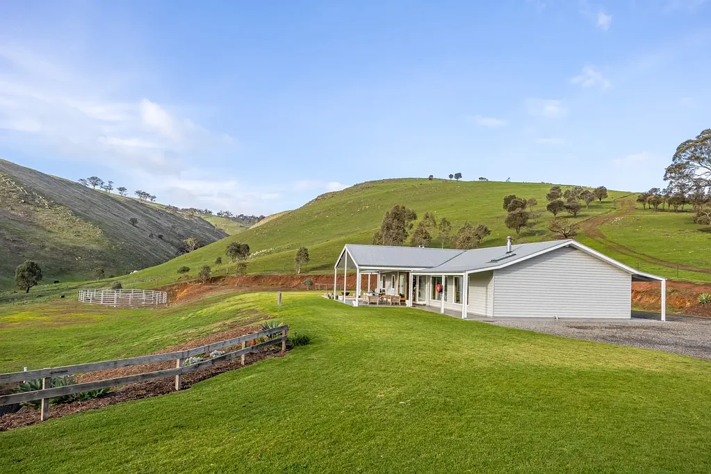Harrogate  "Glen Hills" Bremer Valley - A storybook home that disappears in the landscape & takes you with it.